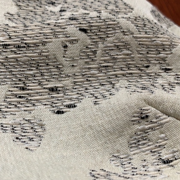 NWT Cream coloured romper size M short/skort looks like jacquard - Picture 3 of 9